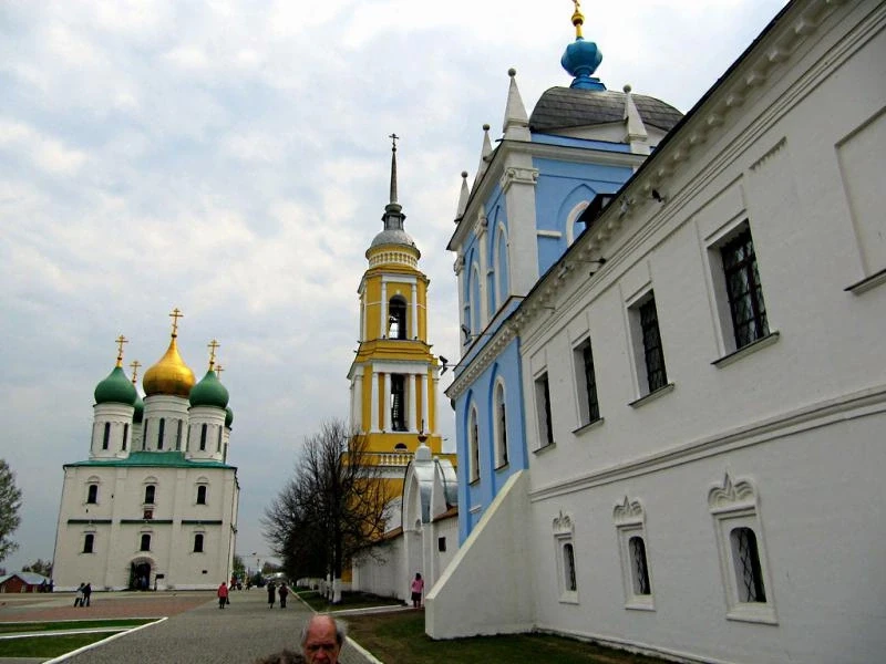 Коломна. Кремль. Ново-Голутвин монастырь. Покровская церковь.Колокольня