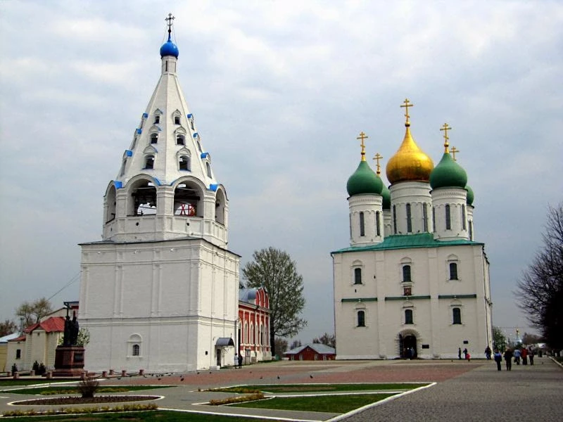 Коломна. Кремль. Соборная площадь
