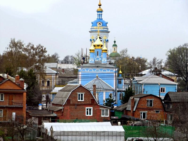 Коломна. Богоявленская церковь (фото из окна поезда)