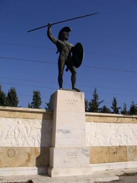 Памятник 300 спартанцам в Фермопилах. Царь Леонид.