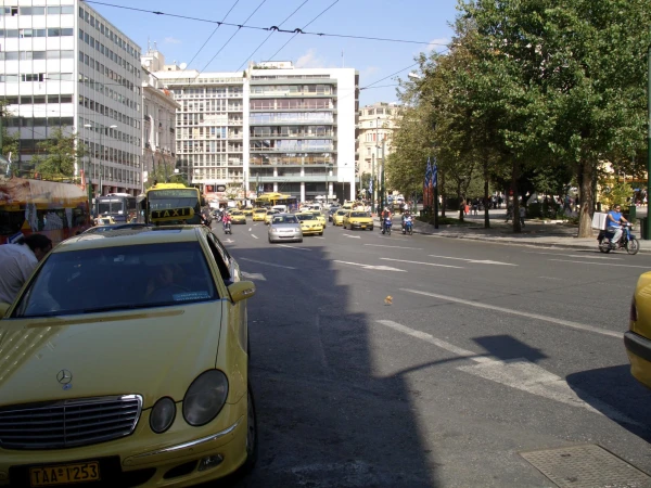 Автомобили...автомобили... буквально все заполонили.