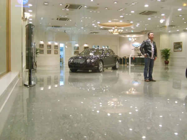 Опустевший автомагазинчик