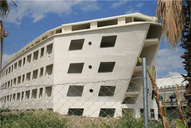 Недостроенные корпуса Daima Biz Resort на 28.03.2011