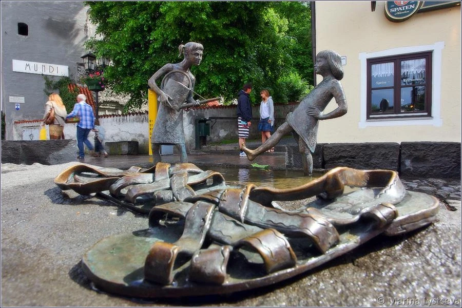 Композиция-фонтан из девочек