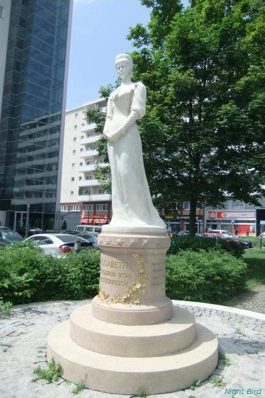 Памятник  Сисси в Зальцбурге