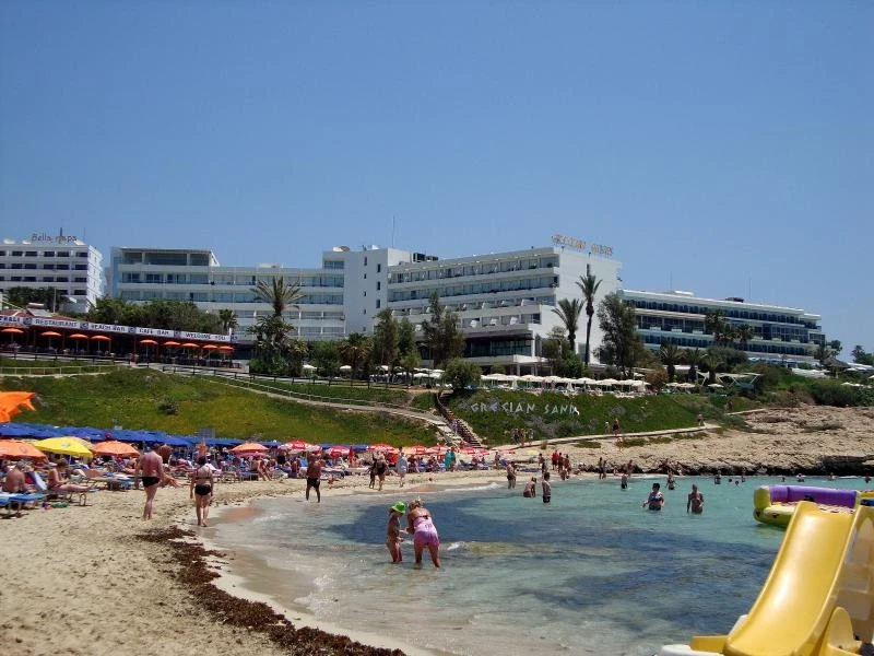 Дорожки на пляж от отеля Грешиан Сандс 4*