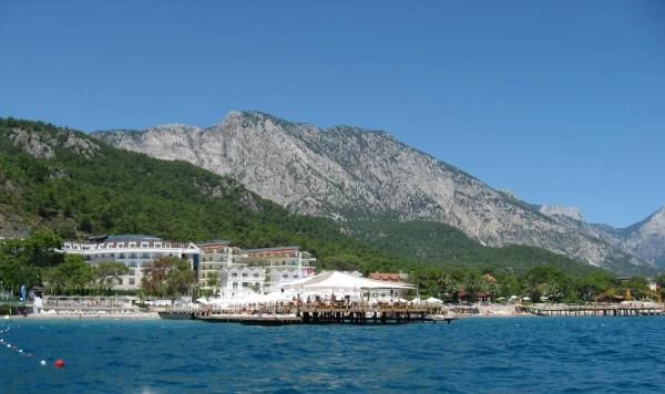 вид на наш пляж состороны открытого моря