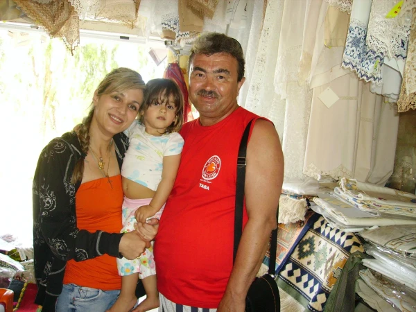 Гречанка Люба, Кики и Миша