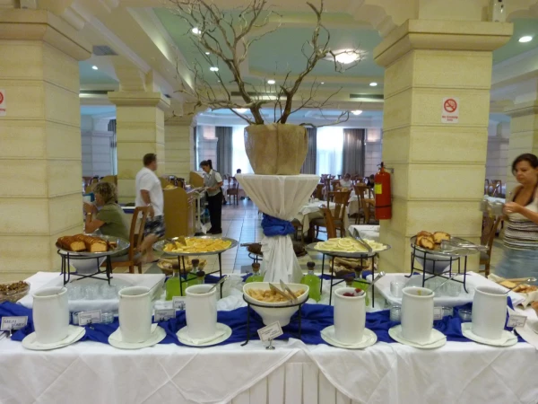 В главном ресторане 