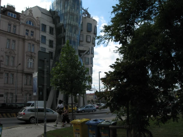 танцующий дом