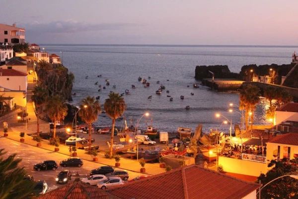 Camara de Lobos (бухта, вечер, вид из ресторана Vila do Peixe)
