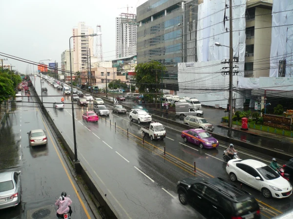 Sri Ayutthaya Rd. (вид на юг)