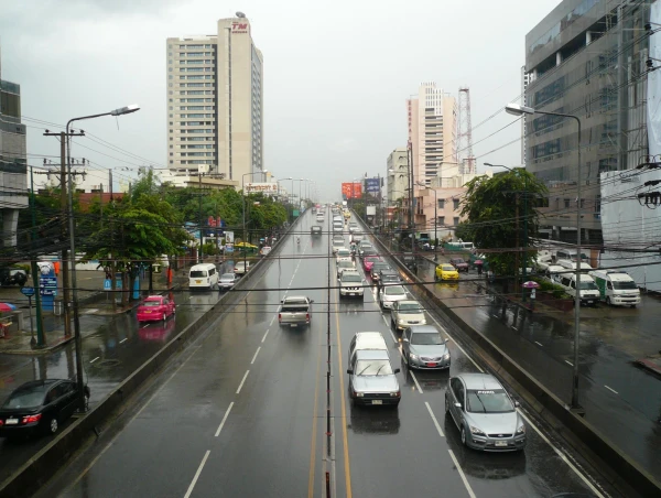 Sri Ayutthaya Rd. (вид на юго-восток)