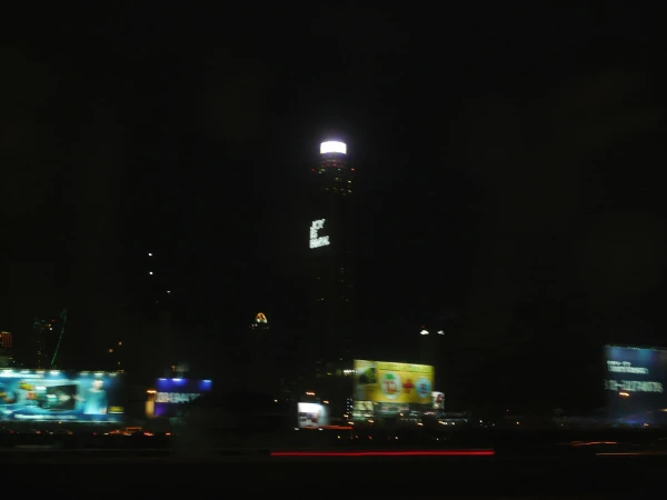Baiyoke Sky в ночи...