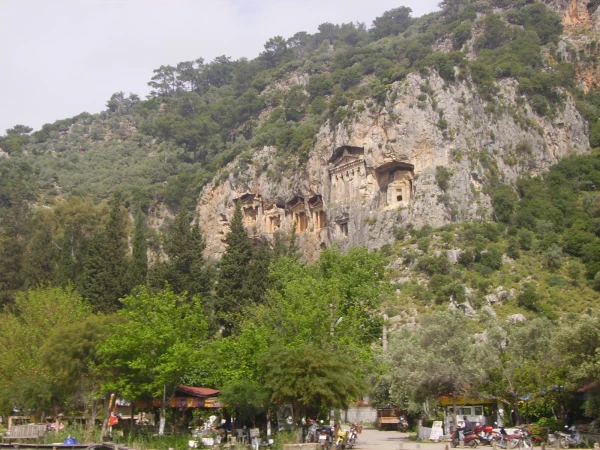 Далиян, Ликийские гробницы.