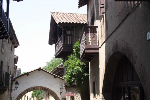 Собственно архитектура различных регионов Испании в Poble Espanyol