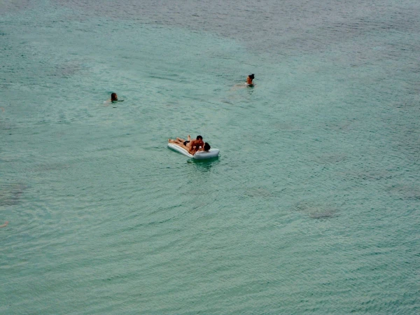 Вот так отдыхает молодёжь на Nissi Beach