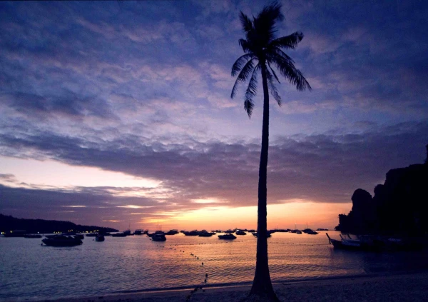 Восход на пляже Phi Phi Island Cabana