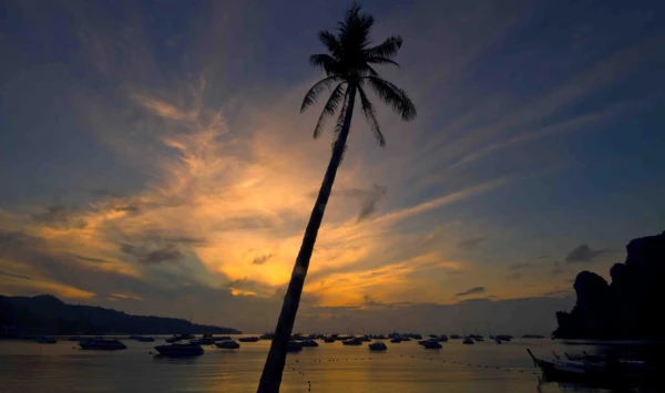 Восход на пляже Phi Phi Island Cabana