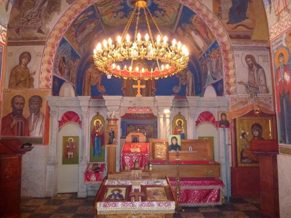 Внутри храма.