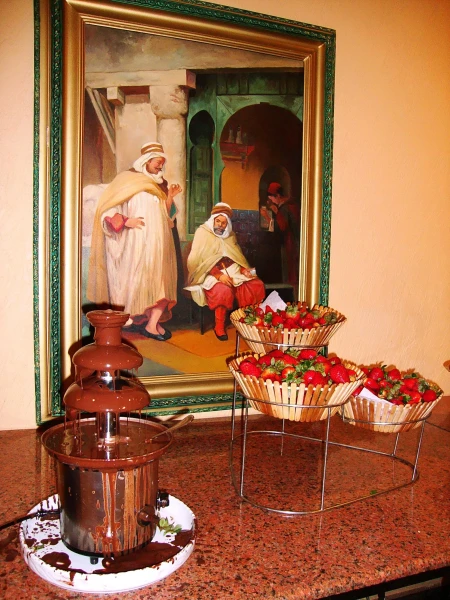 Клубника с шоколадным фондю
