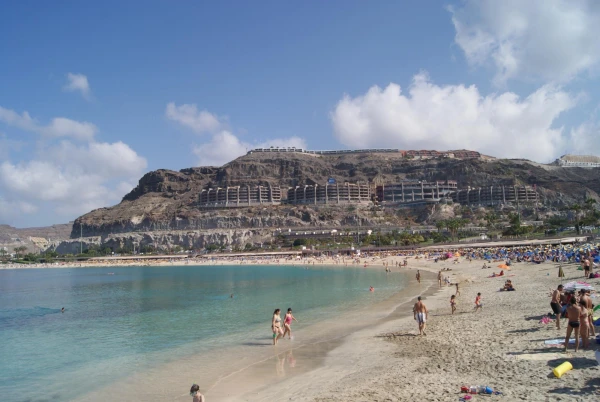 Playa de los Amadores