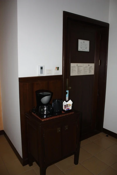Вход в номер (кофемашина, чайник и проч.)