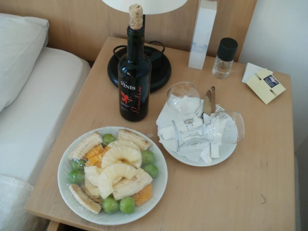 фрукты и вино в номер