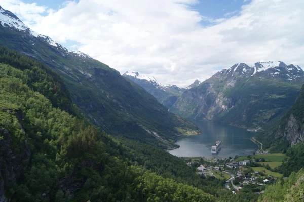 Рекламное фото