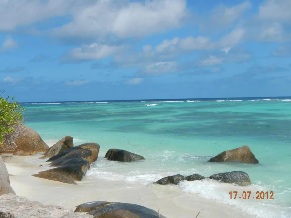 Anse Source d'Argent (о.Ла-Диг)-Да, красиво, но купаться тяжеловато, кругом кораллы и камни торчат