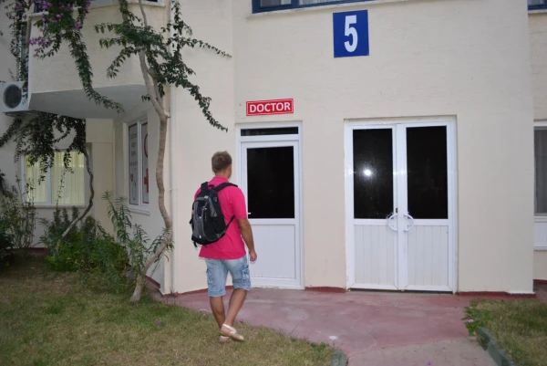 доктор при отеле