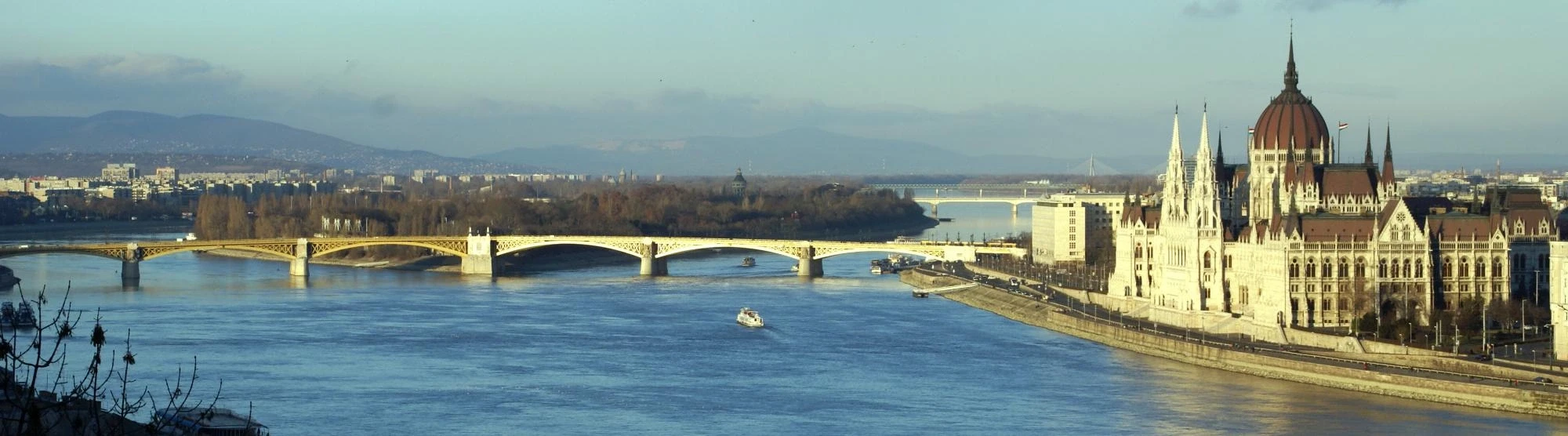Вид на город с Рыбацкого бастиона