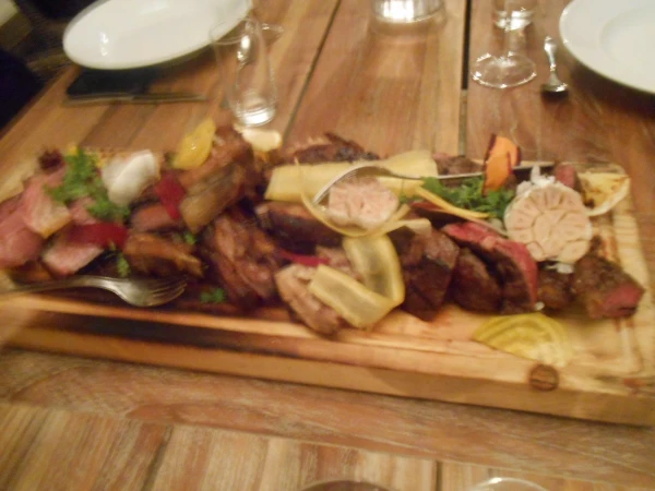 тарелка мяса