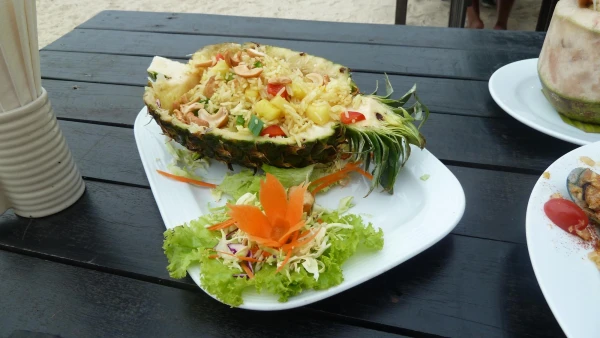 Рис с курицей в ананасе