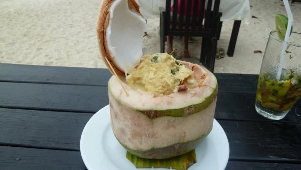 Морепродукты в кокосе