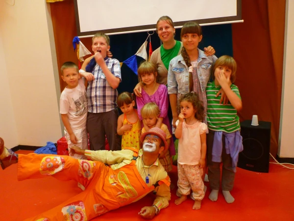 Представление с клоуном в миниклубе
