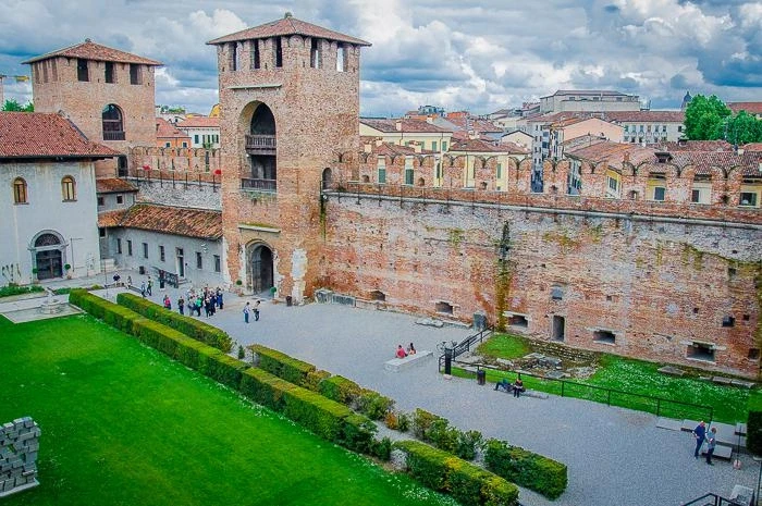 Крепость Кастельвеккьо (Castelvecchio)