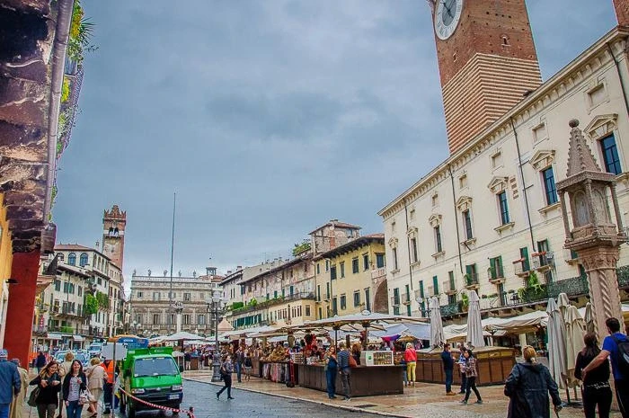 На площади piazza Erbe