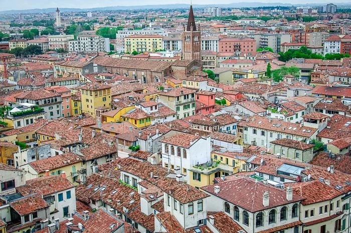 Вид со смотровой площадки Башни Ламберти (Torre dei Lamberti)