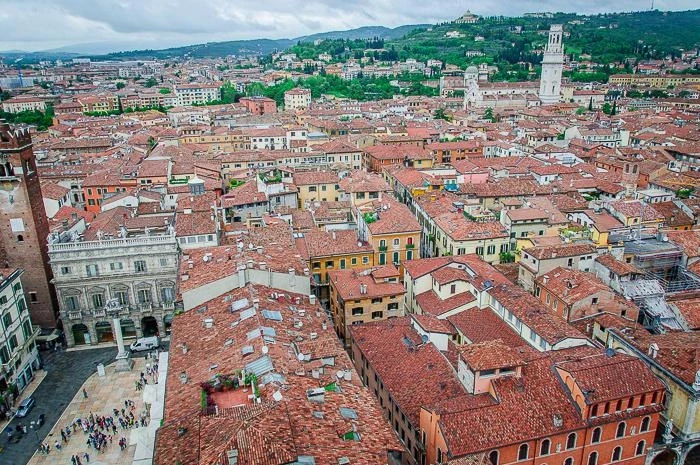 Вид со смотровой площадки Башни Ламберти (Torre dei Lamberti)