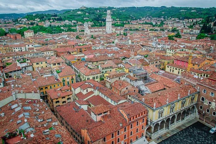 Вид со смотровой площадки Башни Ламберти (Torre dei Lamberti)