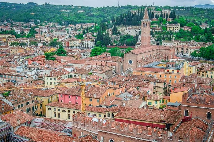 Вид со смотровой площадки Башни Ламберти (Torre dei Lamberti)