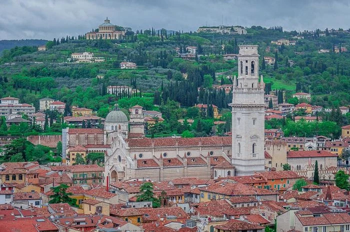Вид со смотровой площадки Башни Ламберти (Torre dei Lamberti)