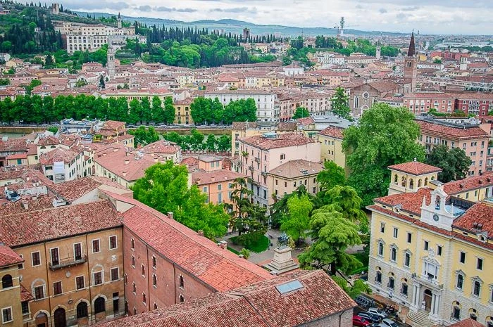 Вид со смотровой площадки Башни Ламберти (Torre dei Lamberti)