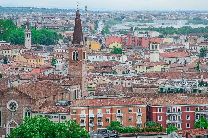 Вид со смотровой площадки Башни Ламберти (Torre dei Lamberti)
