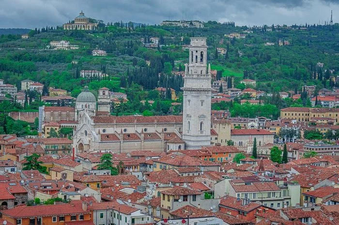 Вид со смотровой площадки Башни Ламберти (Torre dei Lamberti)