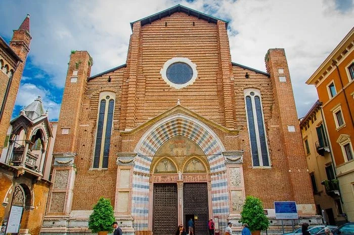 Церковь святой Анастасии (Chiesa di Santa Anastasia)