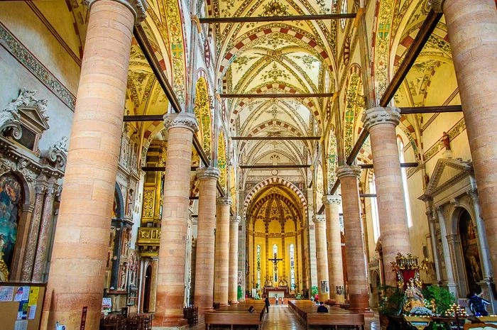 Церковь святой Анастасии (Chiesa di Santa Anastasia)