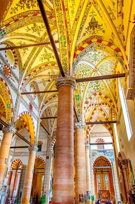 Церковь святой Анастасии (Chiesa di Santa Anastasia)