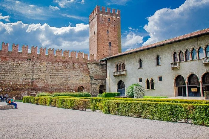 Крепость Кастельвеккьо (Castelvecchio)
